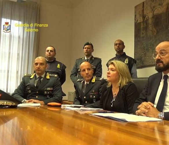 13122018 foto guardia finanza salerno