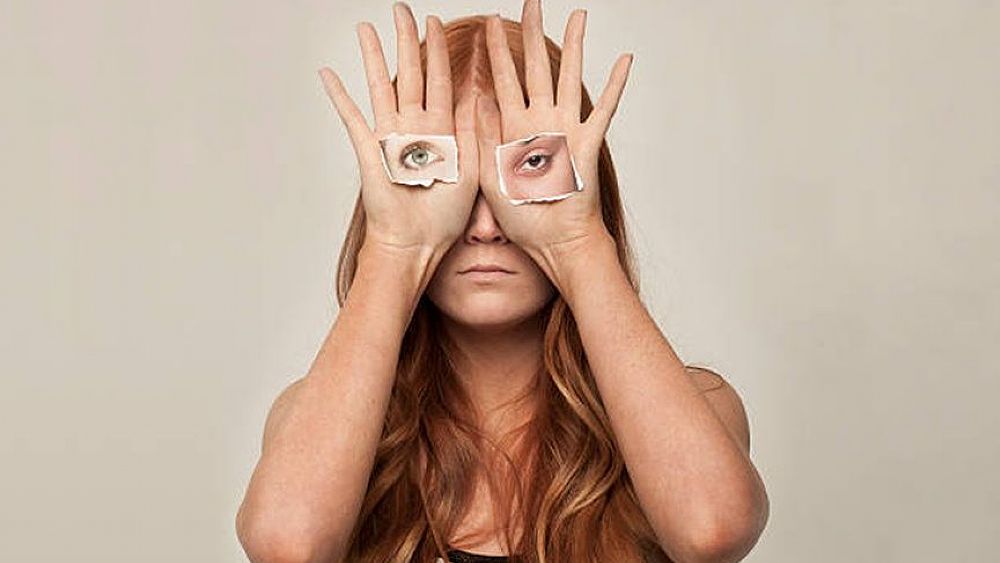 13122021 occhi mani 13122021 occhi mani