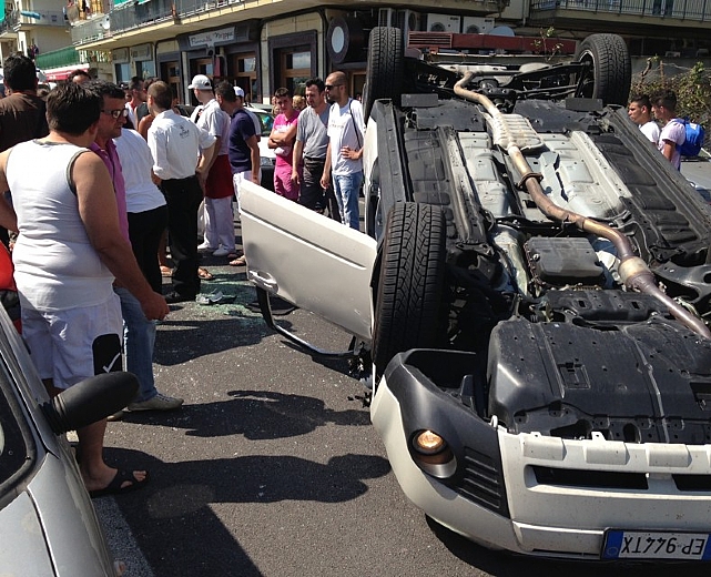 14062013 auto ribaltata