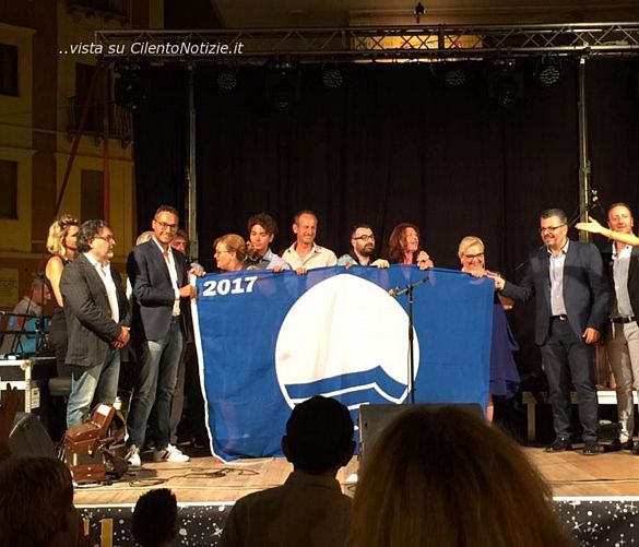 14072017 notte blu bandiera agropoli