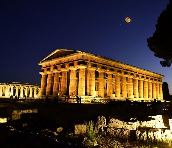 14072018 Paestum by night