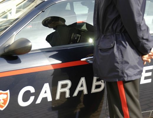 14102014 carabinieri auto