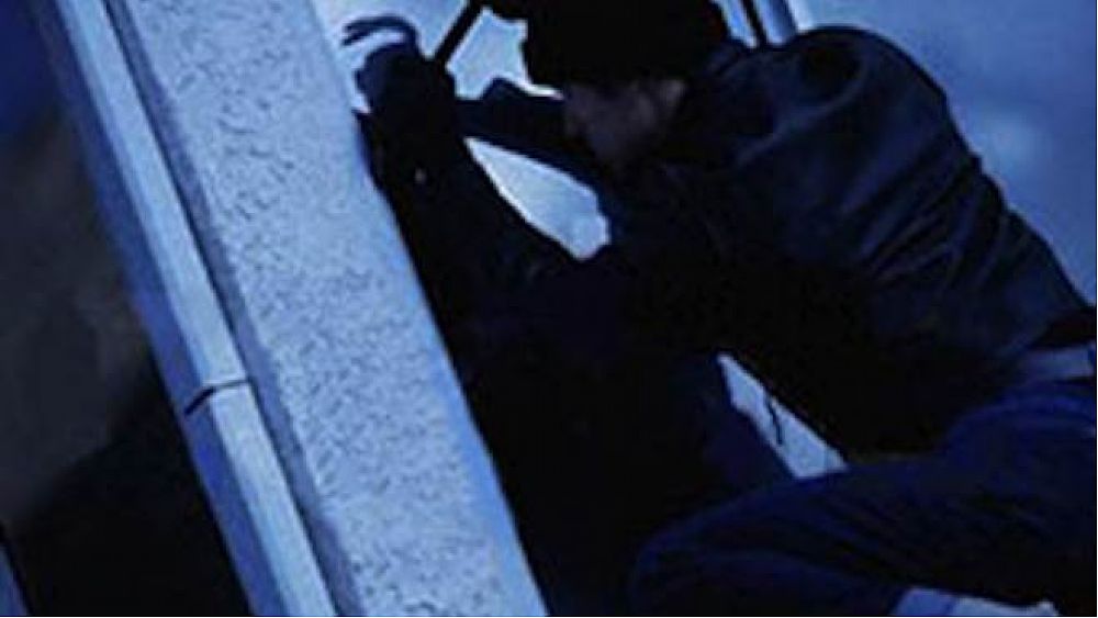 14112016 ladro notte