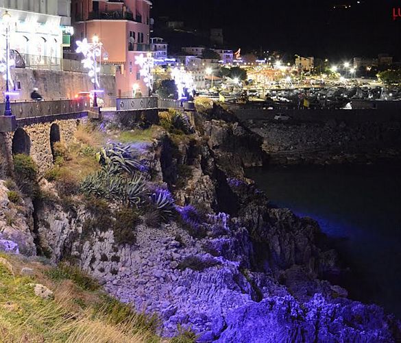 14122016 scogliera camerota illuminata