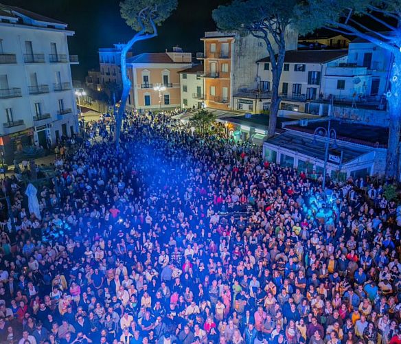 14122024 piazza castellabate piena