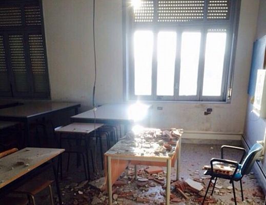 15012015 crollo soffitto scuola