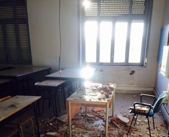 15012015 crollo soffitto scuola