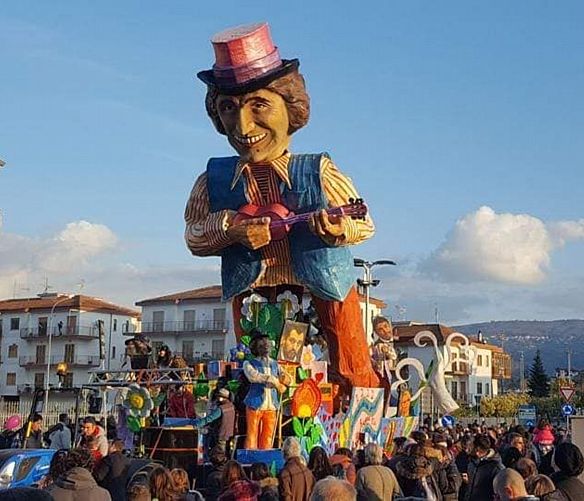 15022019 foto carro carnevale di agropoli