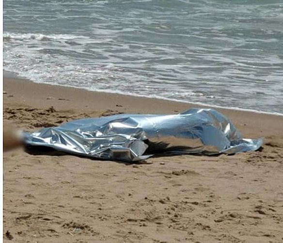 15032018 cadavere in spiaggia