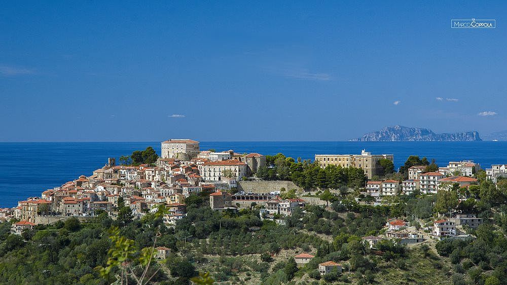 15052019 Castellabate e capri in lontananza