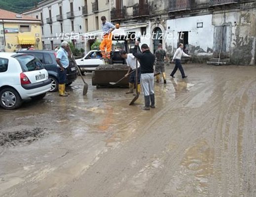 Paolo-Abbate foto - 15102012 acquazzone sapri 01