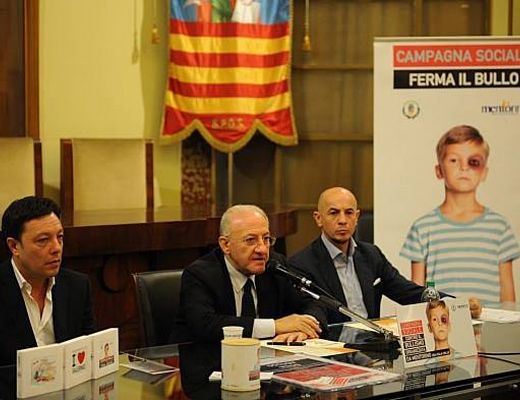 15112013 de luca ferma il bullo