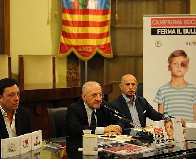 15112013 de luca ferma il bullo