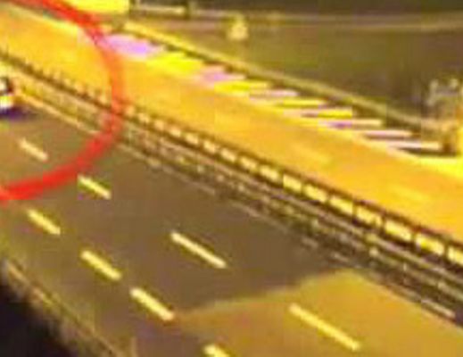 16012014 auto contromano autostrada notte