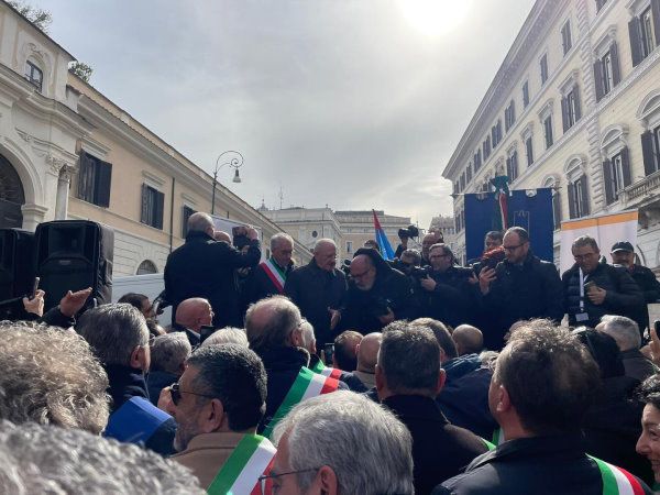 sindaci del sud con de luca