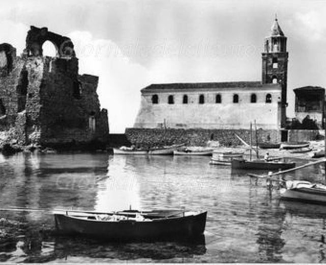 16032015 acciaroli antica con chiesa e torre 16032015 acciaroli antica con chiesa e torre