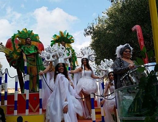 Marisa-Russo foto - 16032015 carnevale del cilento carro