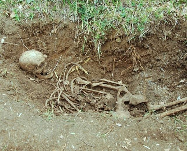 16042015 cadavere soldato inglese