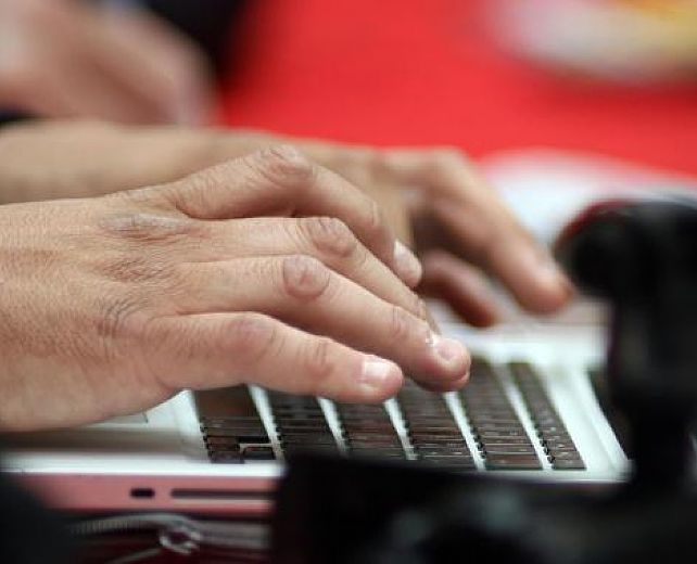 16042015 lavoro al pc