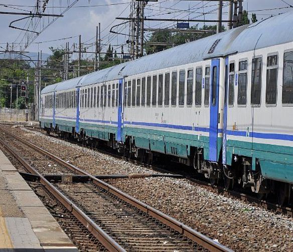 16042024 treno in stazione