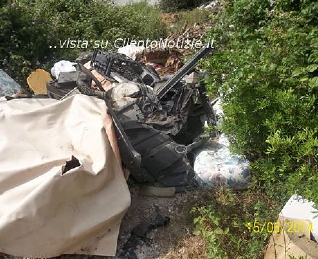 16062014 abbandono rifiuti mingardina