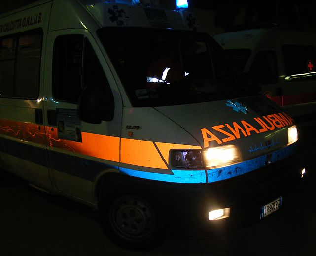 16062015 ambulanza notte