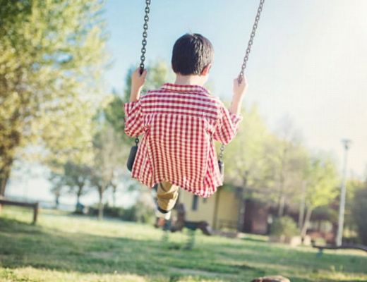 16062015 bambini sull altalena