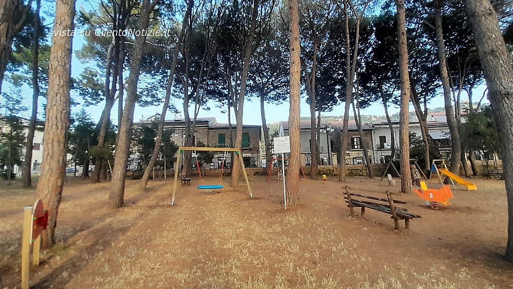 16062022 giostrine parco giochi castellabate