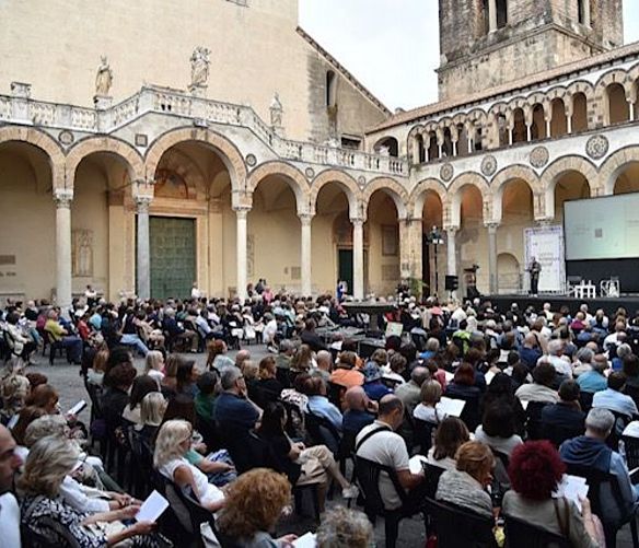 16062024 salerno letteratura pubblico nel cortile