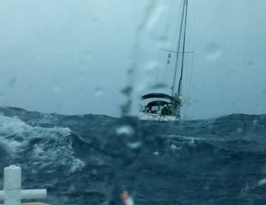 16072014 barca tra la tempesta