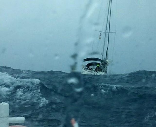 16072014 barca tra la tempesta