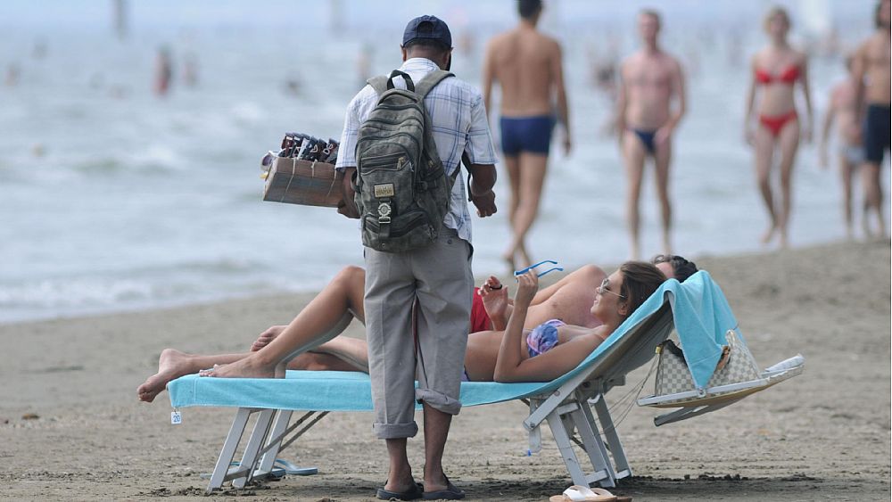 16072018 abusivi in spiaggia