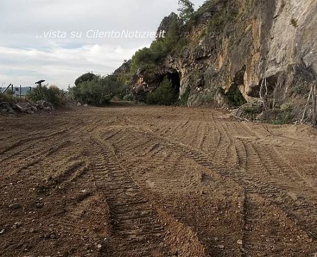 16082013 posteggio auto area sic