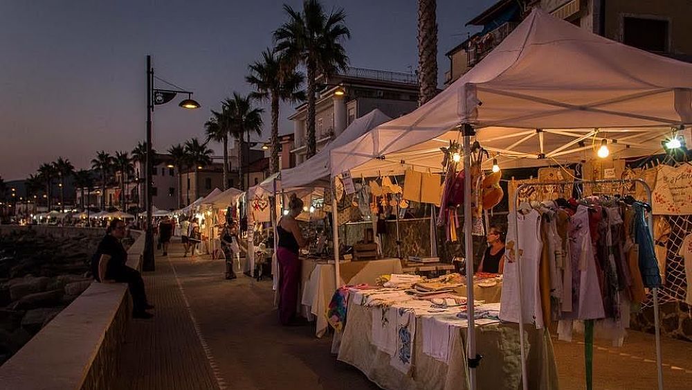 16082016 mercatini estivi castellabate notte