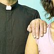Cronaca foto - 16082016 prete donna