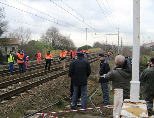 16092013 eboli tentato suicidio treno