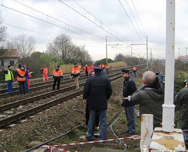 16092013 eboli tentato suicidio treno