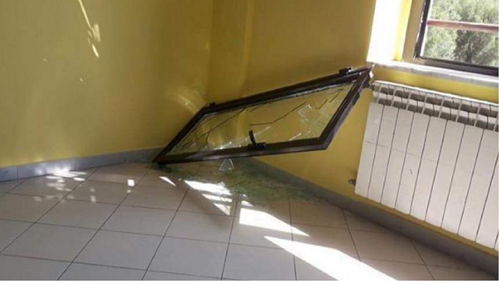 16092017 finestra rotta scuola