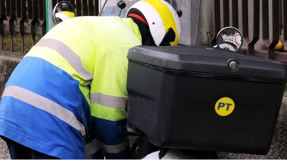 16102017 postino in strada