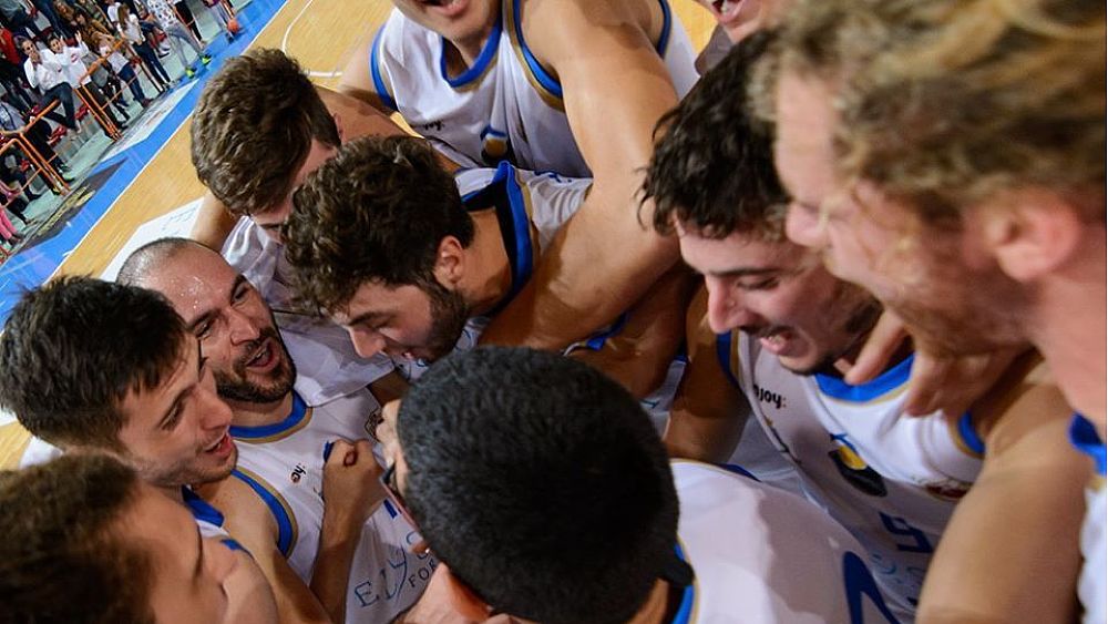 17022020 il gruppo festeggia la vittoria