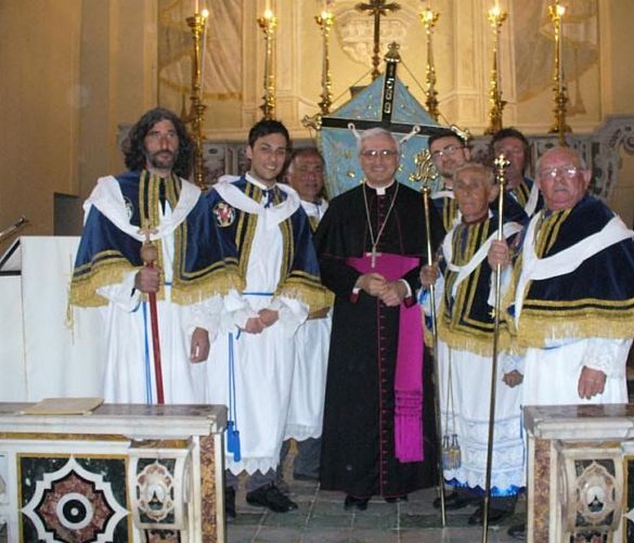 Emilio-La-Greca-Romano foto - 17032016 confraternite con vescovo