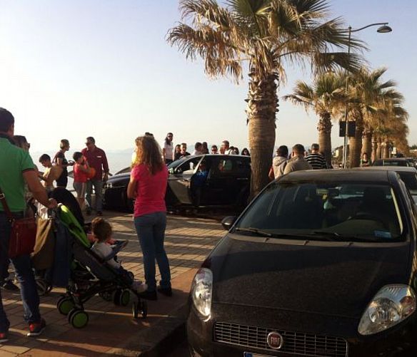 17042016 auto marciapiede agropoli