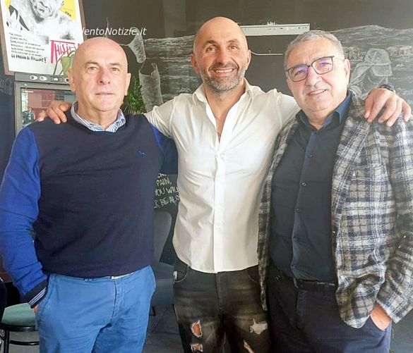 17042024 de rosa con gli sponsor cardinale e auleta