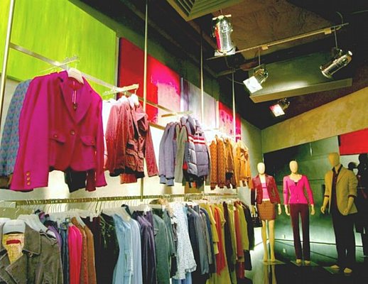 17052013 negozio donna