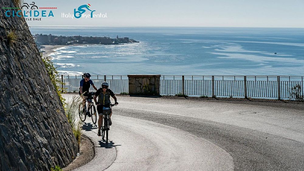 17052020 1 La via del Mare con panorama Acciaroli
