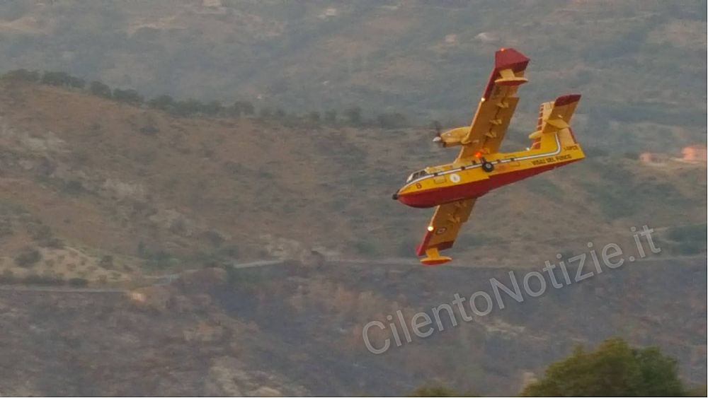 17072017 incendi cilento canadair 17072017 incendi cilento canadair