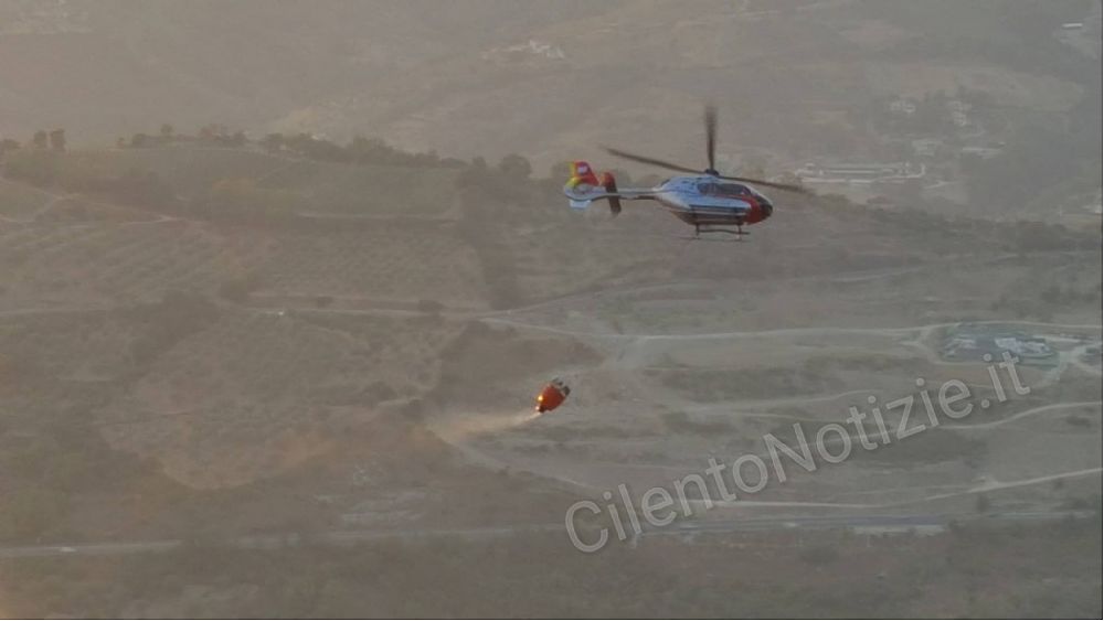17072017 incendi cilento elicottero