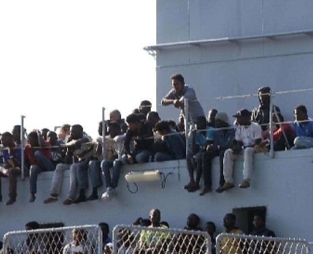 17082014 nave migranti