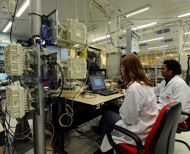 17102013 laboratori alcatel lucent