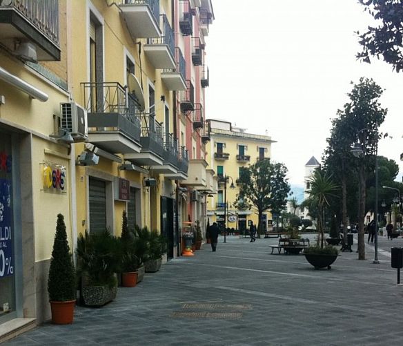 17102017 negozi piazza agropoli
